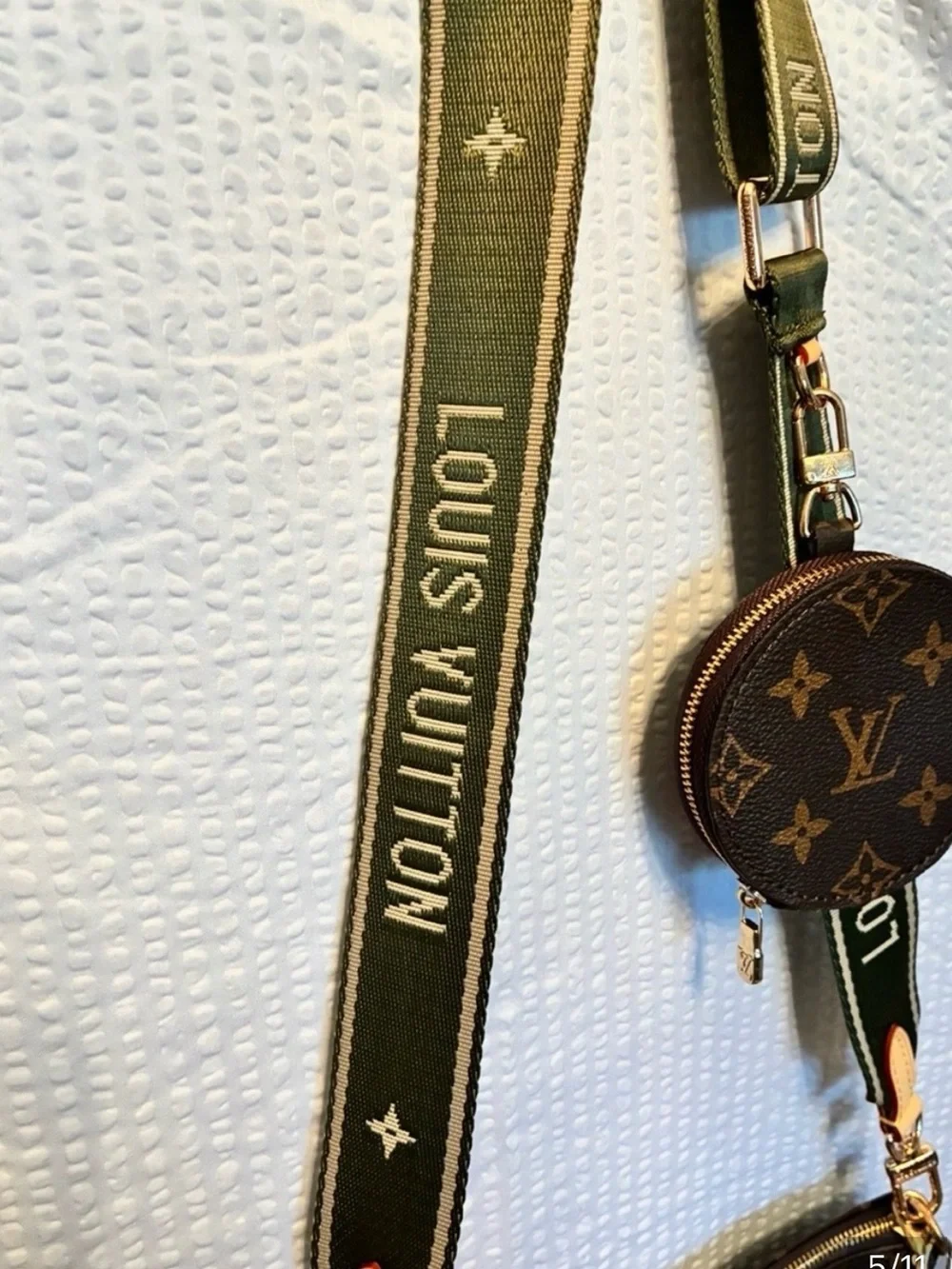 Louis Vuitton Brown
Monogram Multi-Pochette with Green Strap and Gold
Chain - Picture 3 of 8